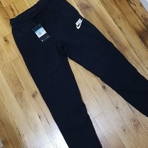 NWT NIKE BOYS JOGGERS!